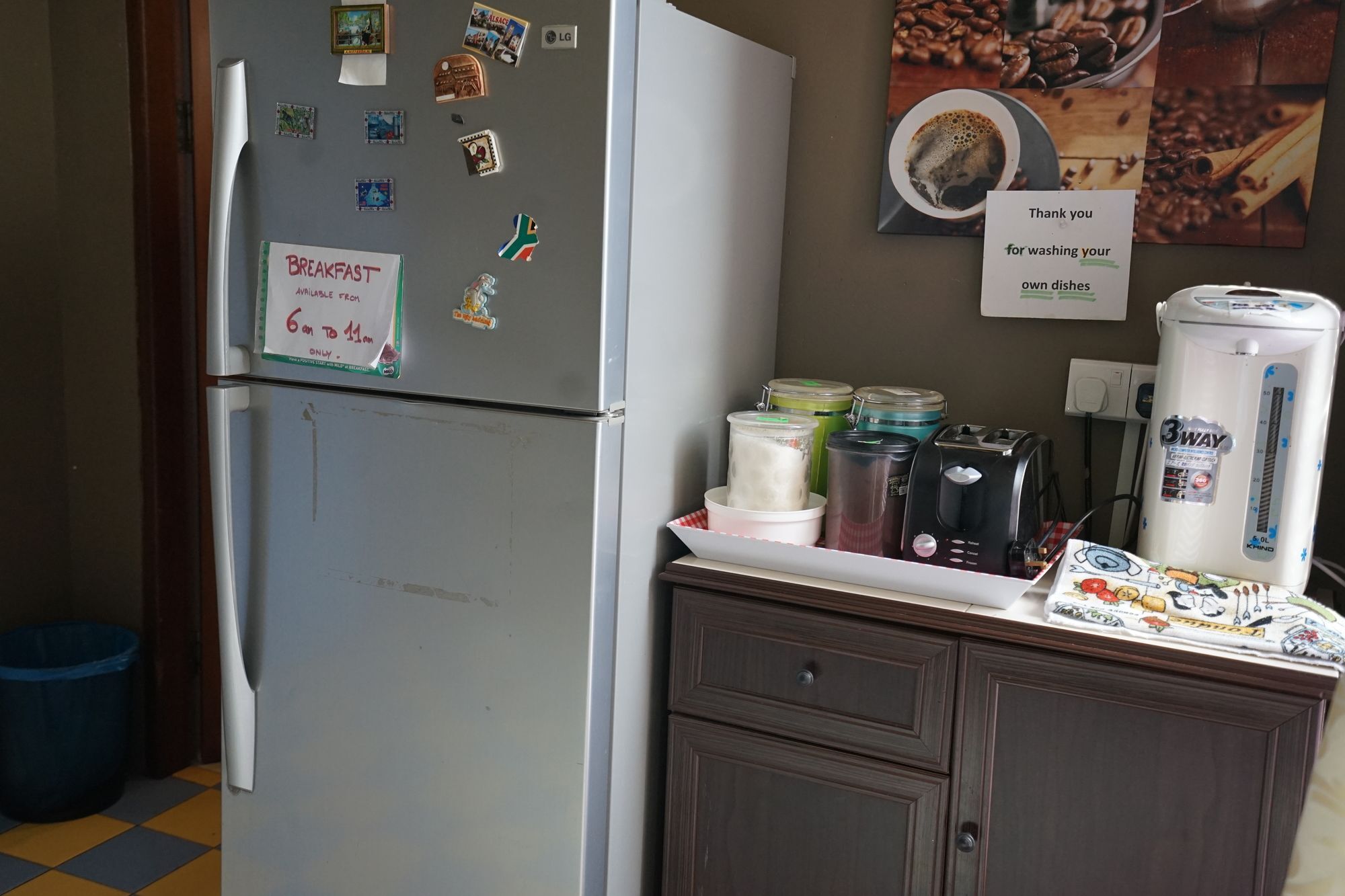 Le Nomade Hostel & Cafe Кучінг Екстер'єр фото